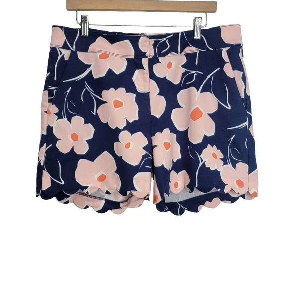 Isaac Mizrahi Pants - 𝅺ISAAC Mizrahi floral scalloped mid rise shorts.